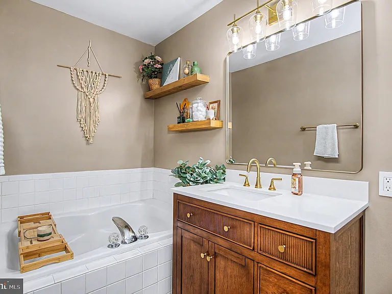 510 Lilac Ter NE — Photo 22