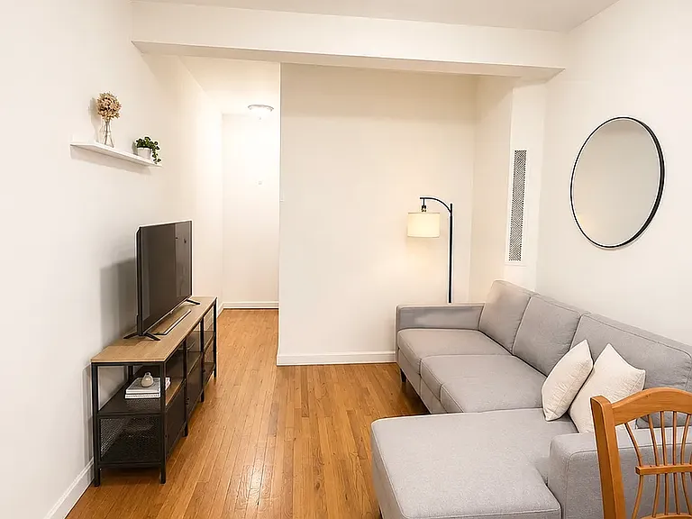 227 E 50th St #17 — Photo 3