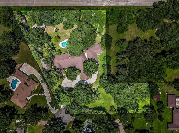 18926 Wildrose Ln, Tomball, TX 77377