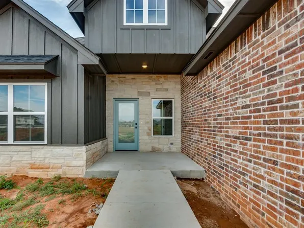 10712 Blue Creek Dr, Yukon, OK 73099