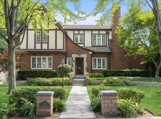 88 Robsart Rd, Kenilworth, IL 60043