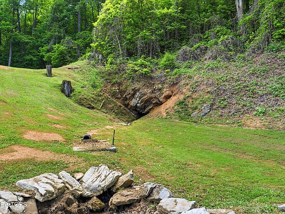 4th image of 1913 E Union Valley Rd