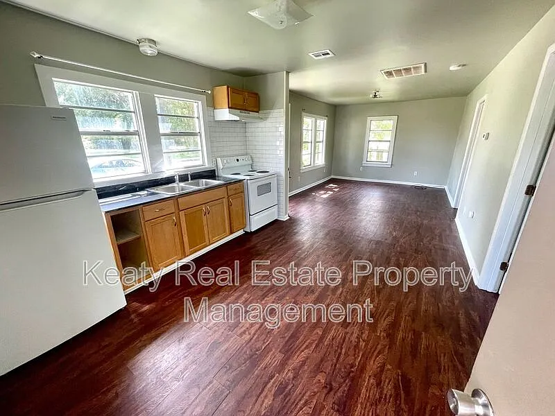 2 bed, 1.0 bath, 1000 sqft, $1,100 — Photo 4