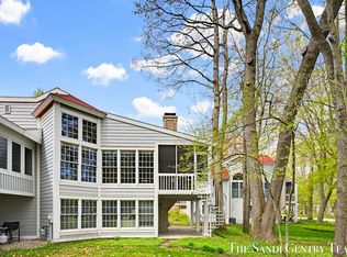 16917 Landing Ln, Spring Lake, MI 49456
