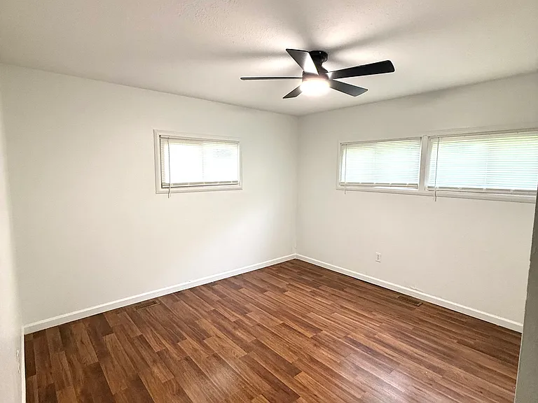 1004 Elm St — Photo 10