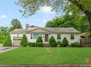 4 Baker St, Warwick, RI 02886