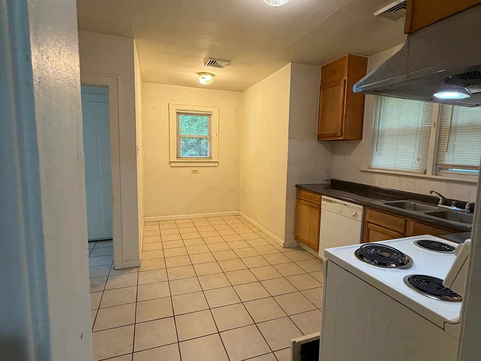 2 bed, 1110 sqft, $1,400 — Photo 4
