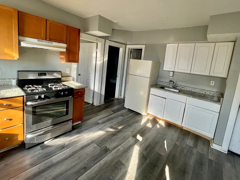 701 Hallett St #2L