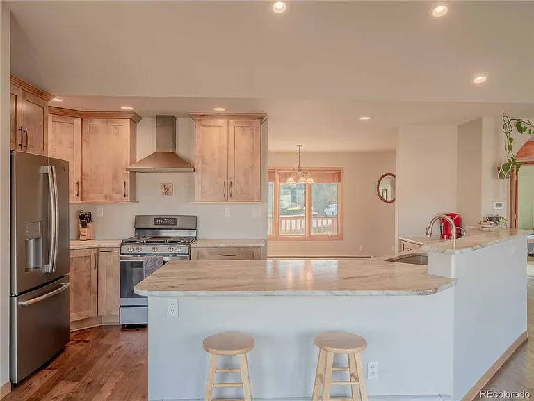 244 Mesa Ct — Photo 5