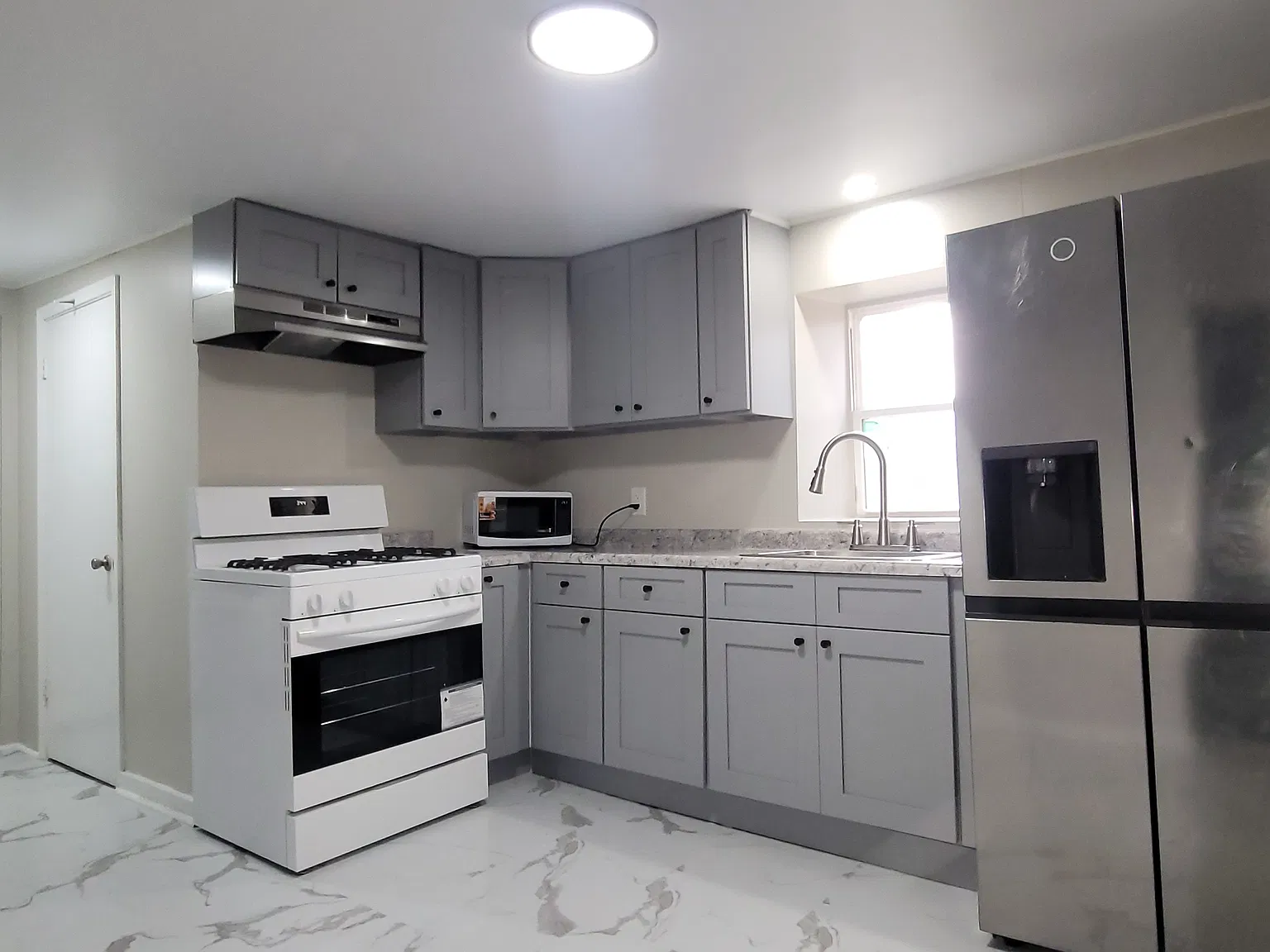 3 bed, 1308 sqft, $1,900 — Photo 4
