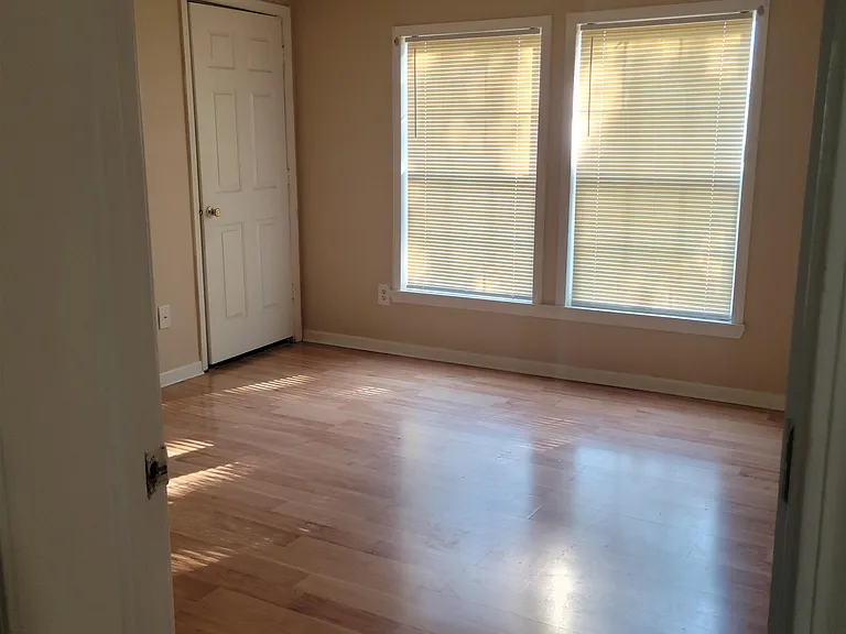 37 Evergreen Ave #B — Photo 9