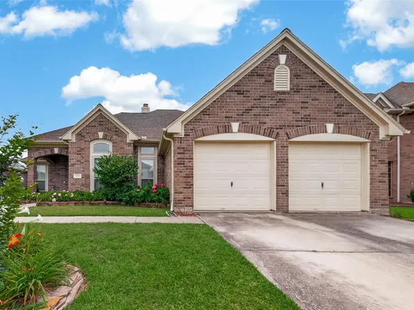 1707 Country Club Cove Dr, Baytown, TX 77521
