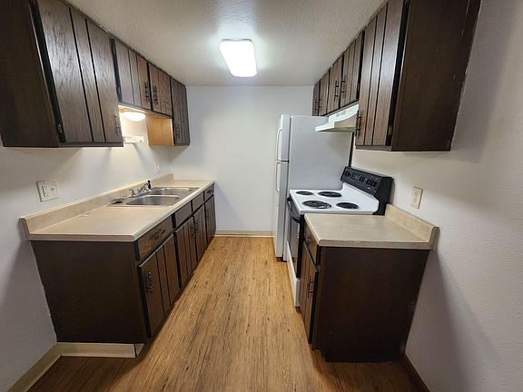 2nd image of 921 12th St APT 102