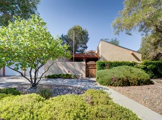 9710 Camino Del Sol NE, Albuquerque, NM 87111