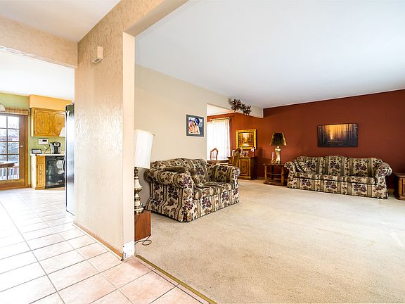 3rd image of 15714 Parkside Dr