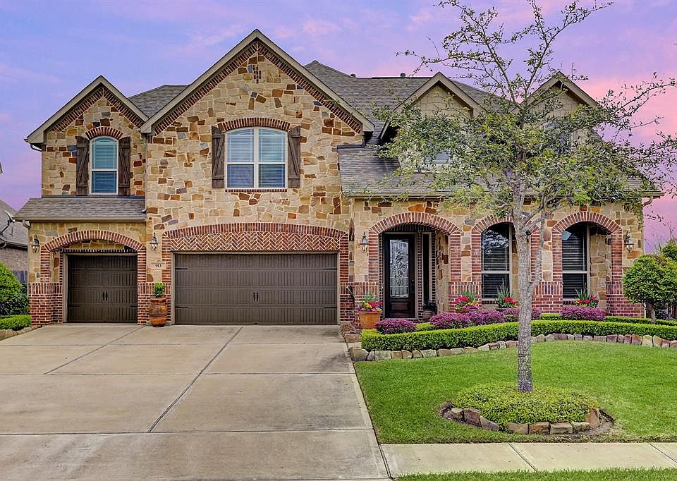 1st image of 913 Ember Hills Ln