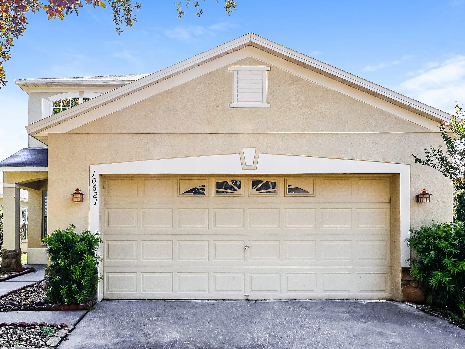 4 bed, 2.0 bath, 1754 sqft, $2,315 — Photo 1