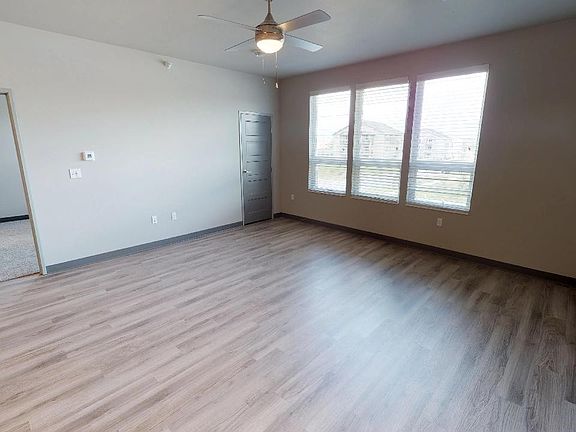 3rd image of 3315 Aurora Ave Unit 202