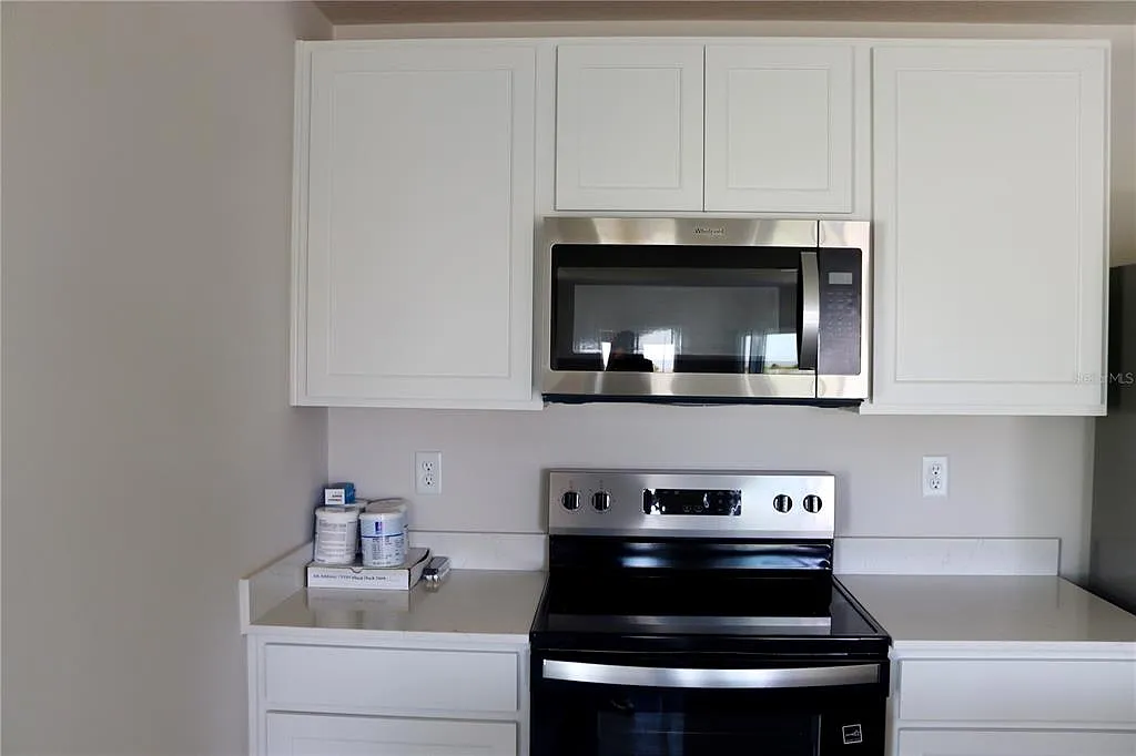3 bed, 2.0 bath, 1223 sqft, $2,200 — Photo 3
