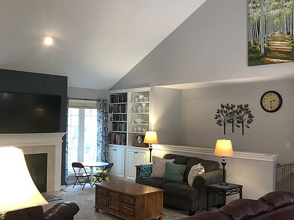 3rd image of W233N3044 Oakmont Ct E