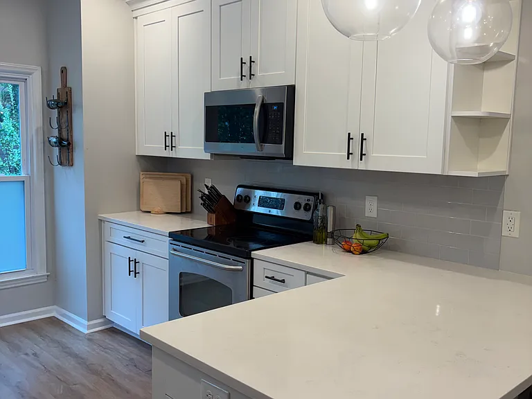 224 S Clarkson St — Photo 3