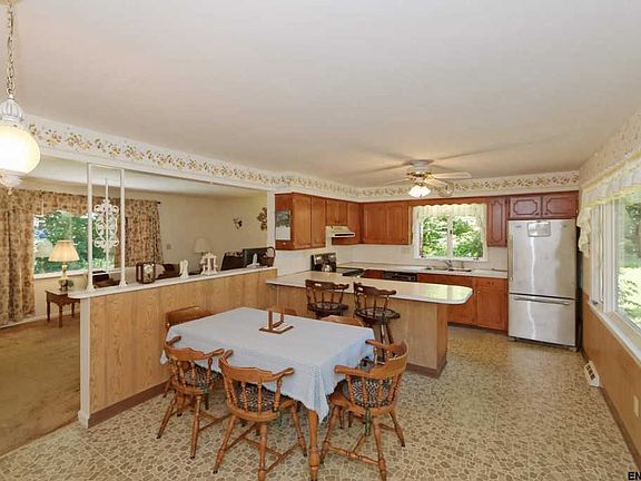 5th image of 11 Kathleen Dr