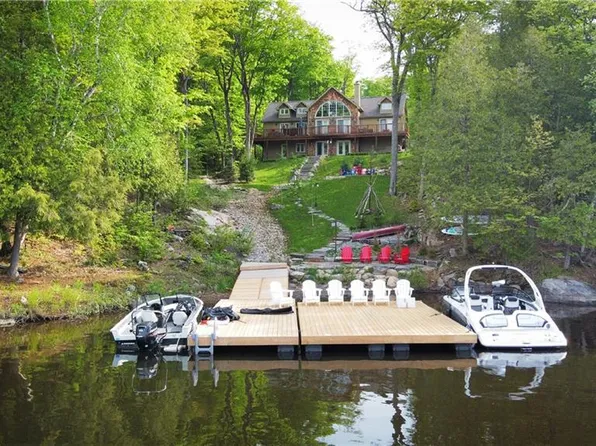 1235 Shea Rd, Muskoka Lakes, ON P0B 1M0
