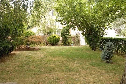 3rd image of 46 Hickory St