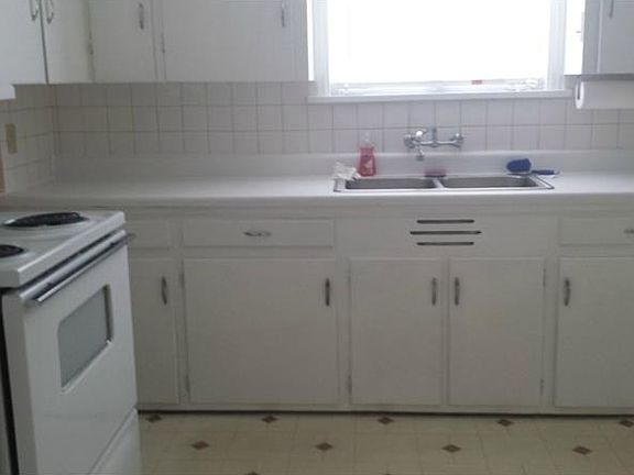 2nd image of 207 Willard Ave