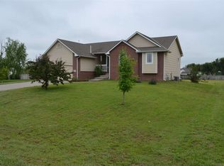 1211 E Winesap St, Haysville, KS 67060