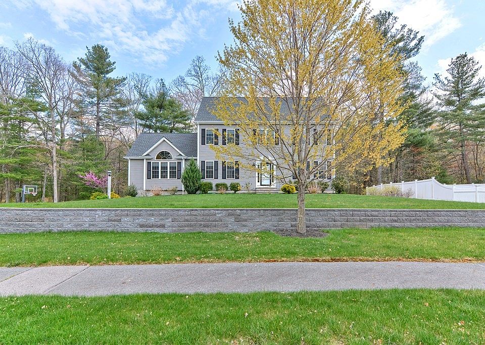 4 Lantern Ln, Medway, MA 02053 Zillow