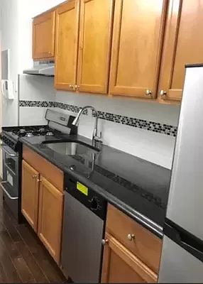 2nd image of 140 W 19th St APT 6A