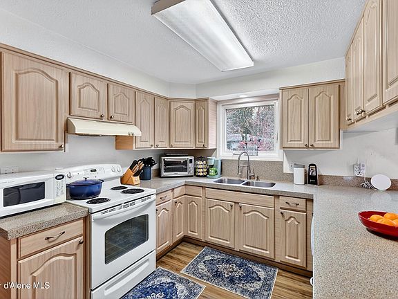3rd image of 5678 N Pinegrove Dr