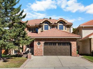 52 SE Edgeview Rd NW, Calgary, AB T3A 4T8