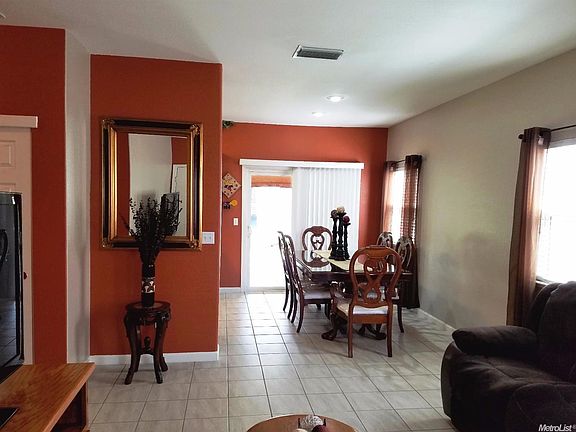 5th image of 2440 Carnival Dr