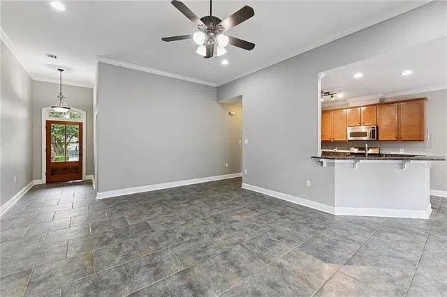 4 bed, 2.0 bath, 2016 sqft, $3,300 — Photo 4