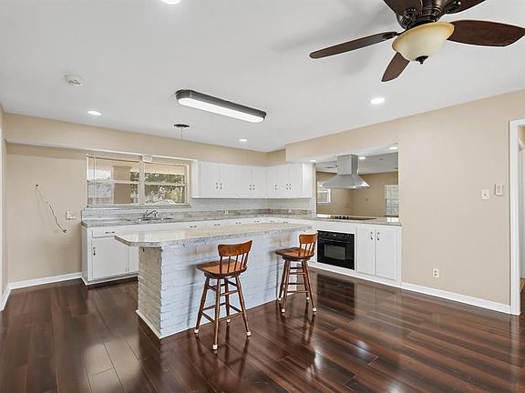 5th image of 10645 Oak Brook Dr