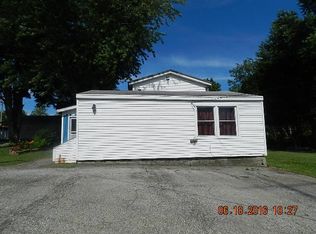 8797 S Sunnyside Ln, Silver Lake, IN 46982