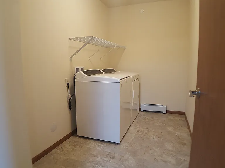 200 Buehler Ave #7 — Photo 11