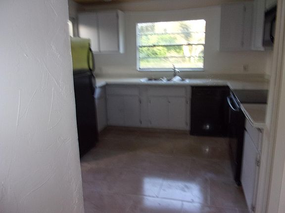 3rd image of 700 Honeybee Dr
