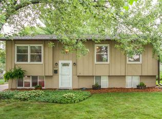 4526 Pine View Dr NE, Cedar Rapids, IA 52402