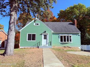 30 Hoffman Dr, Latham, NY 12110