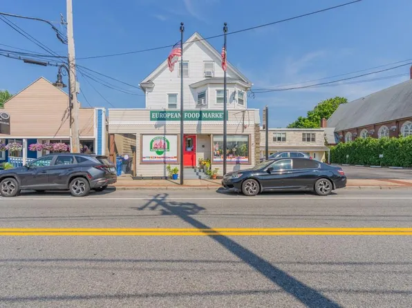 102 Rolfe Sq, Cranston, RI 02910