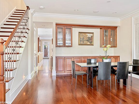 5th image of 646 W Drummond Pl
