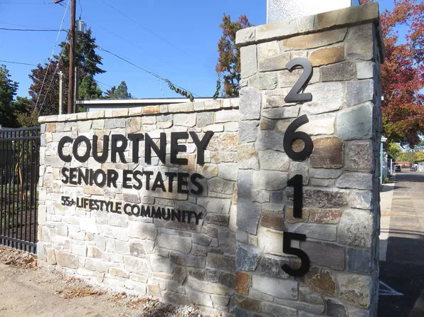 2615 SE Courtney Rd #1, Portland, OR 97222