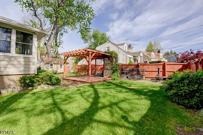 72 Colonial Dr — Photo 46