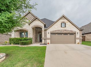 905 Gray Wash Dr, Saginaw, TX 76179