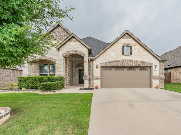 905 Gray Wash Dr, Saginaw, TX 76179