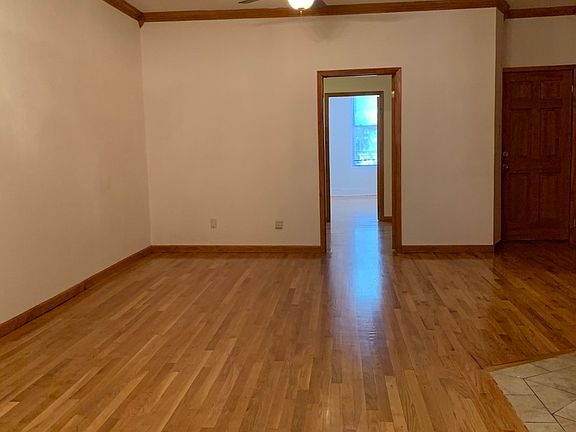 3rd image of 160 Stanhope St #1