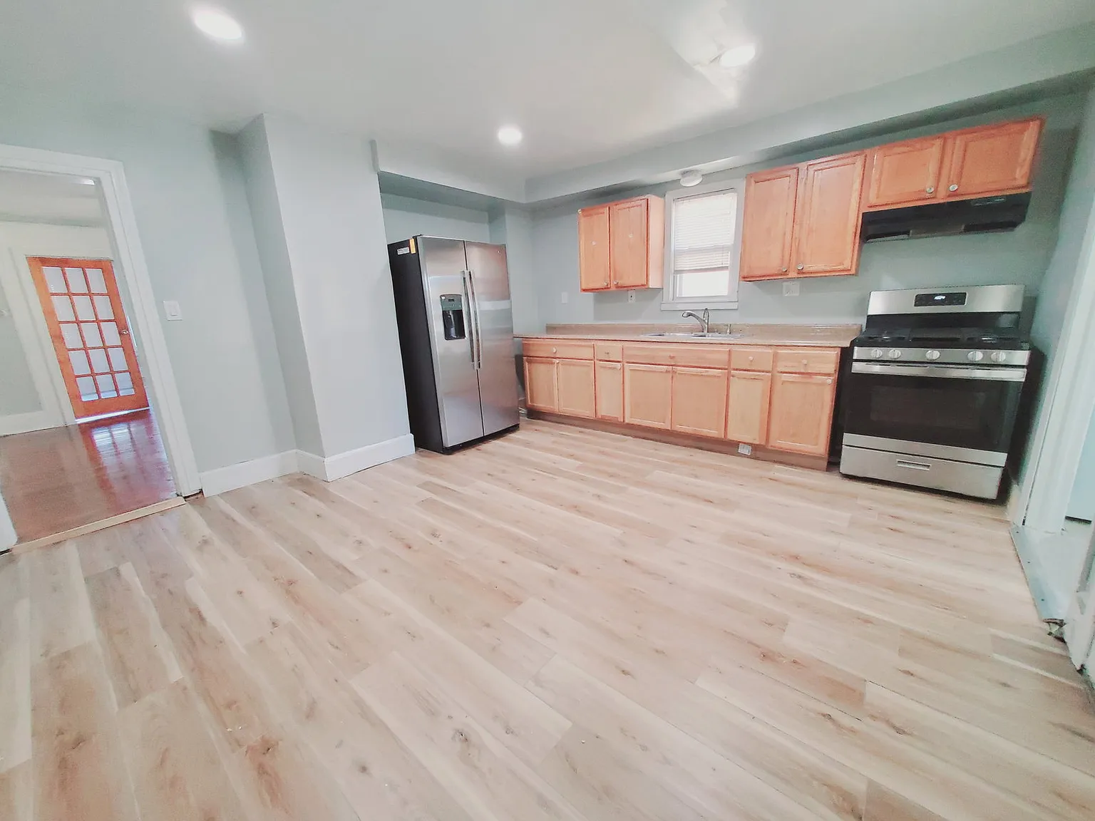 3 bed, 1.0 bath, 1230 sqft, $2,400 — Photo 1